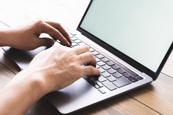 パソコンを使ってブログを書く