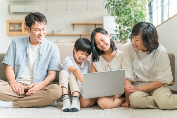 パソコンを利用する人