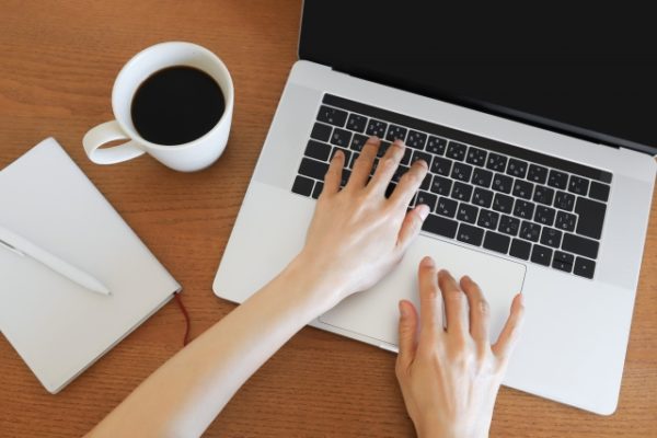 パソコンを使ってブログを書く