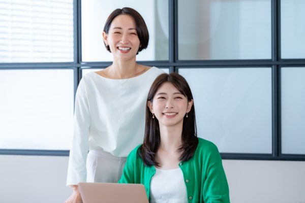 副業をする女性